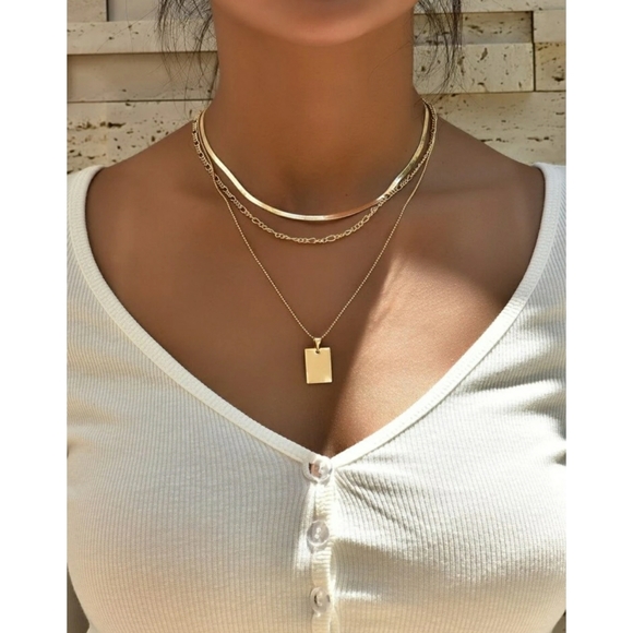 VIVA BOUTIQUE Jewelry - 🔥3 for $40🔥Gold Layered Necklace
